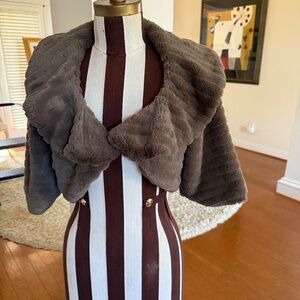 Forever 21 Gray Faux Fur Shrug Bolero Cropped Jacket Glam Party Retro Sz M